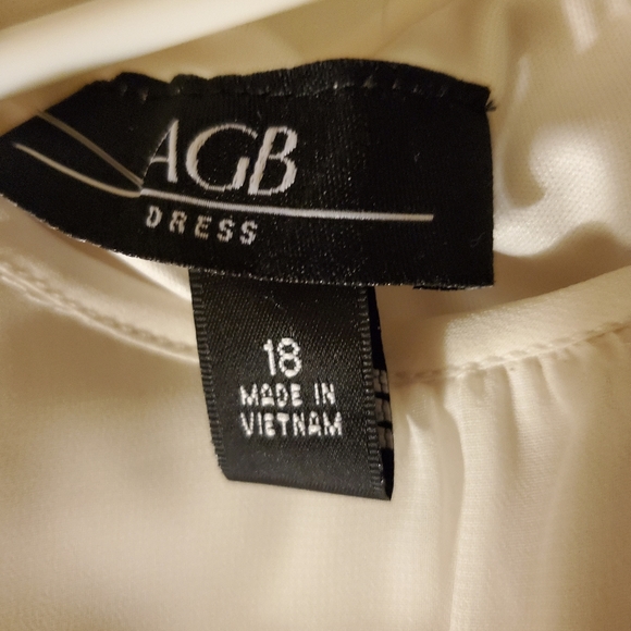 Dress - Picture 3 of 4